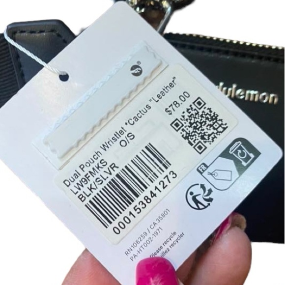 NWT Lululemon dual pouch wristlet *cactus leather BLACK/SILVER - Picture 4 of 4